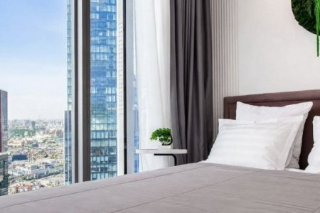 Кровать в апартаментах 54-6 в Москва-Сити