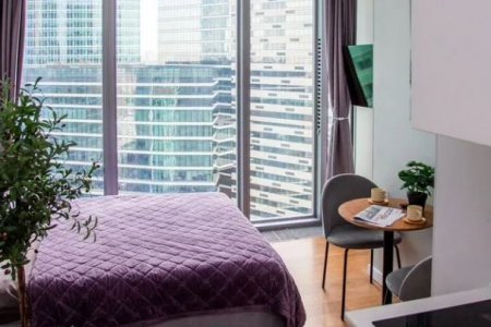 Кровать в номере 17,2 м² в апартаментах Москва-Сити
