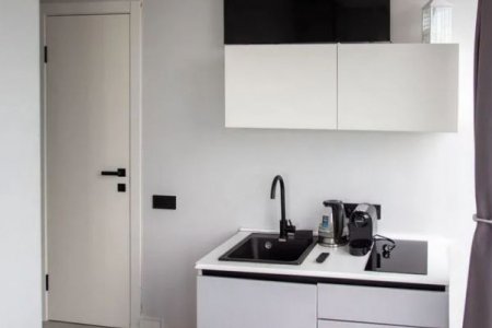Кухонный уголок в номере в номере 35-6 в Москва-Сити