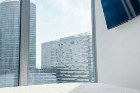 Панорамное окно в номере 35-2 в Москва-Сити
