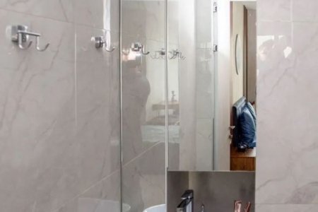 Зеркало в студии 22 м² в апартаментах Москва-Сити
