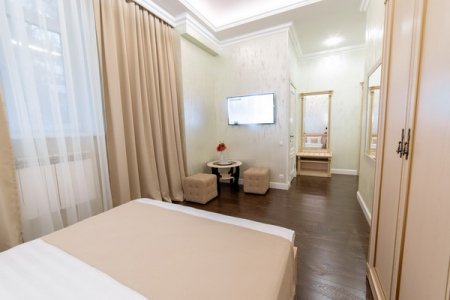 Кровать в номере Полулюкс в отеле Инвайт Динамо