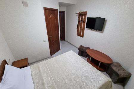 Номер Комфорт для двоих — от 3200 ₽/сутки Кровать в номере 9 Комфорт в отеле Катрин
