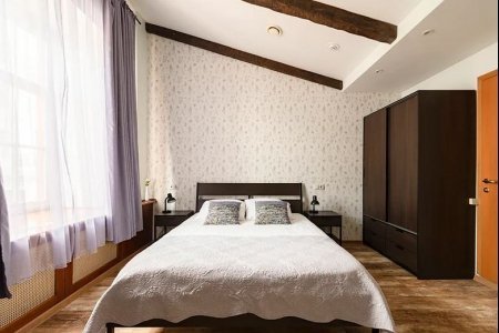 Кровать в номере Лофт в отеле Пушка